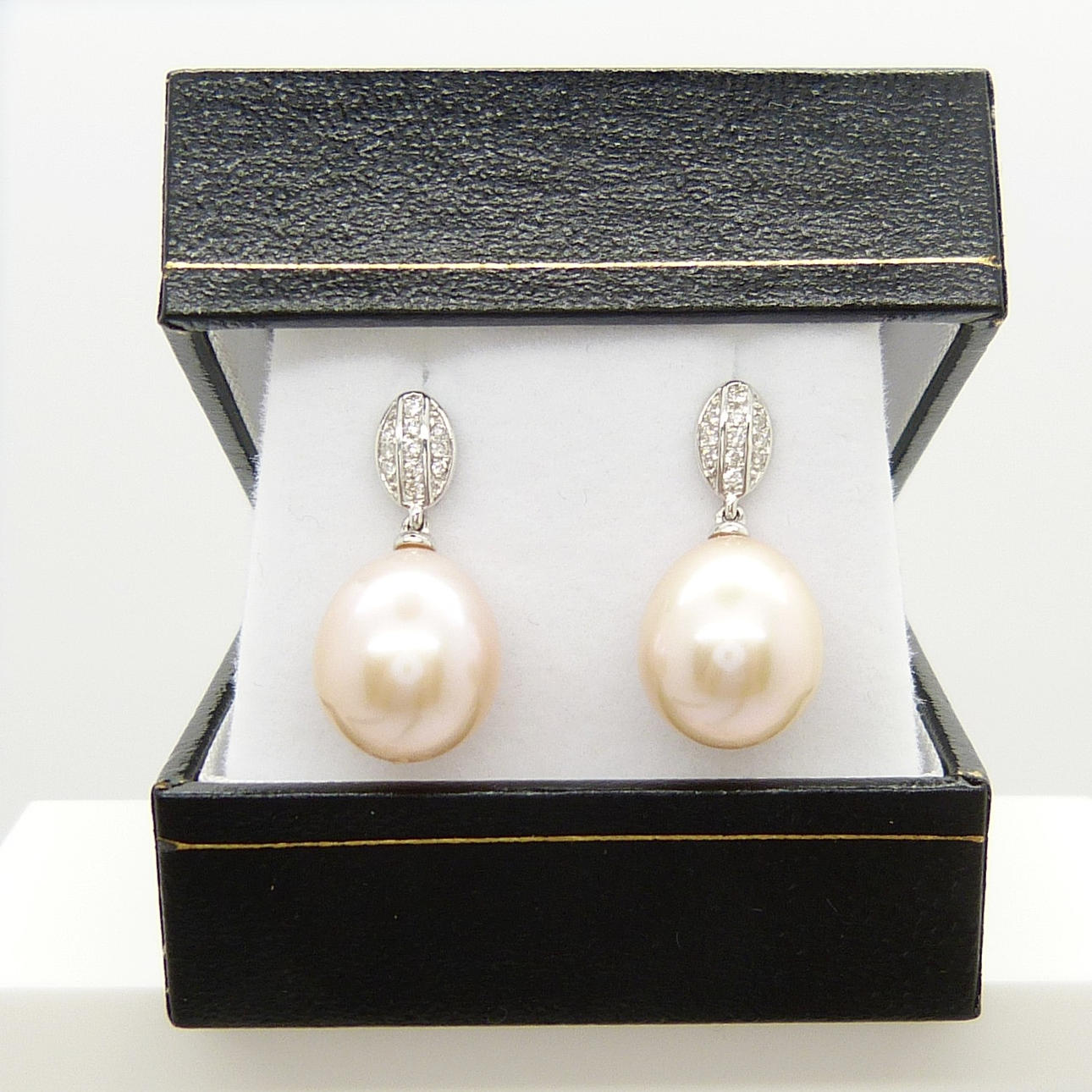 PENDIENTES DE DIAMANTE Y PERLAS DE melocotón.