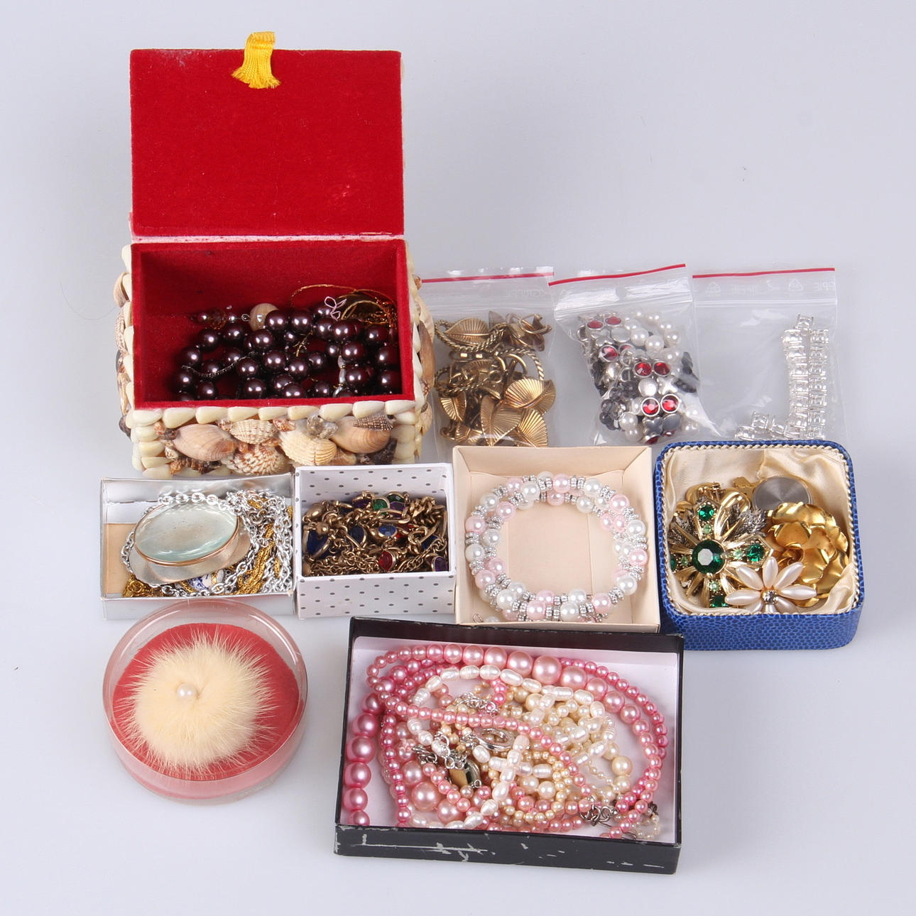 BIJOUTERIER, bl.a. Snö of Sweden, Swarovski, Floralia.