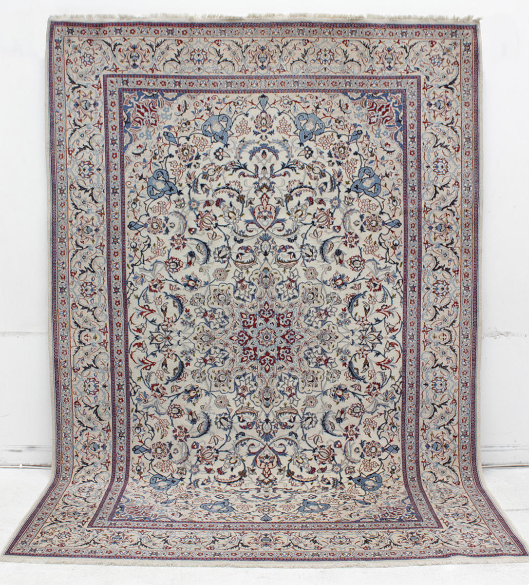 MATTA, Nain med silkesinslag, 317 x 220 cm.