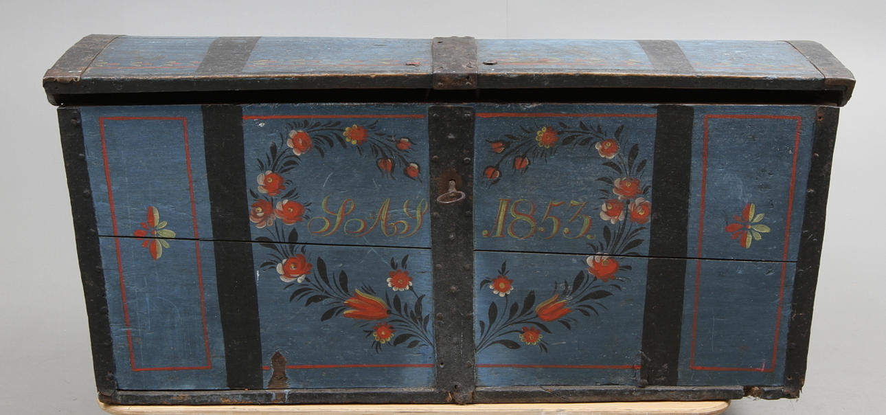 Större kista blå-målad 1800-tal.