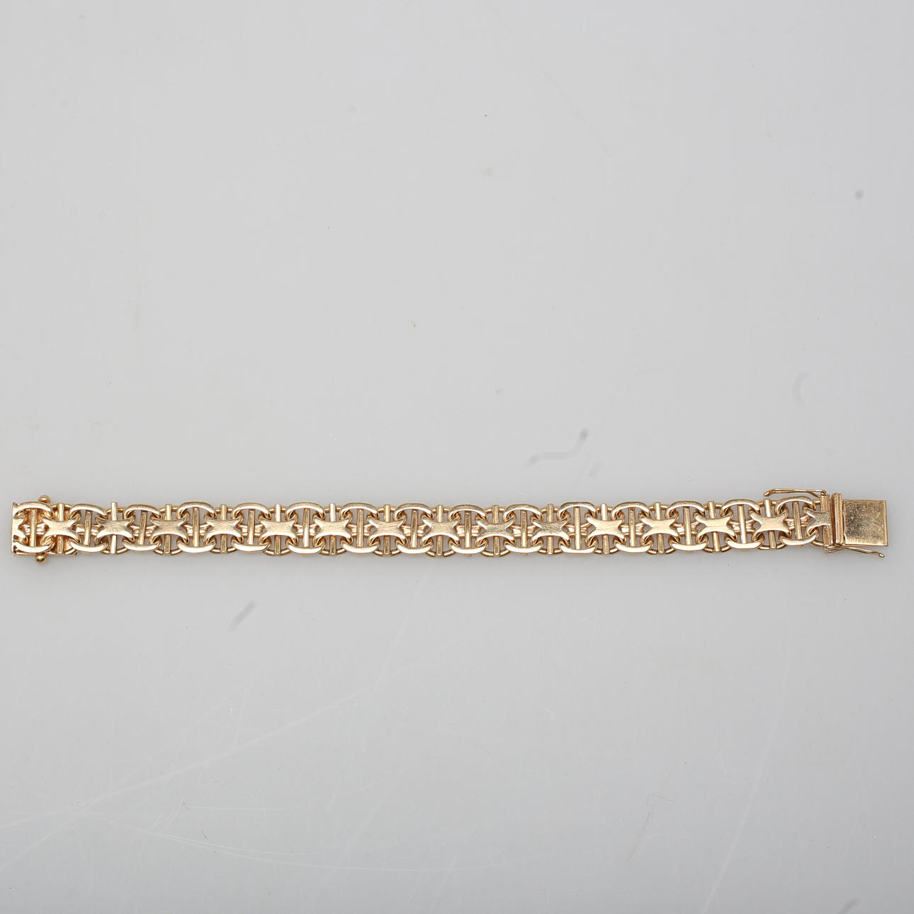 ARMBAND i gulguld, 18K, stämplad AML, O9 (1964).