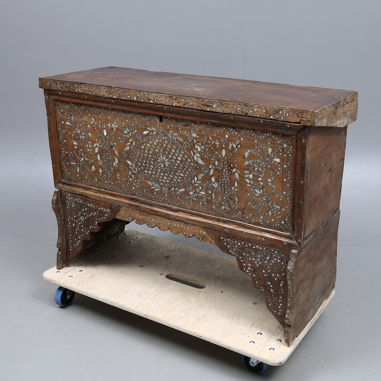 COFFIN ON BONE SET, oriental.