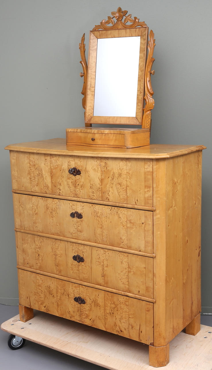 FYRLÅDIG BYRÅ med PIGTITTARE, 1800-tal.