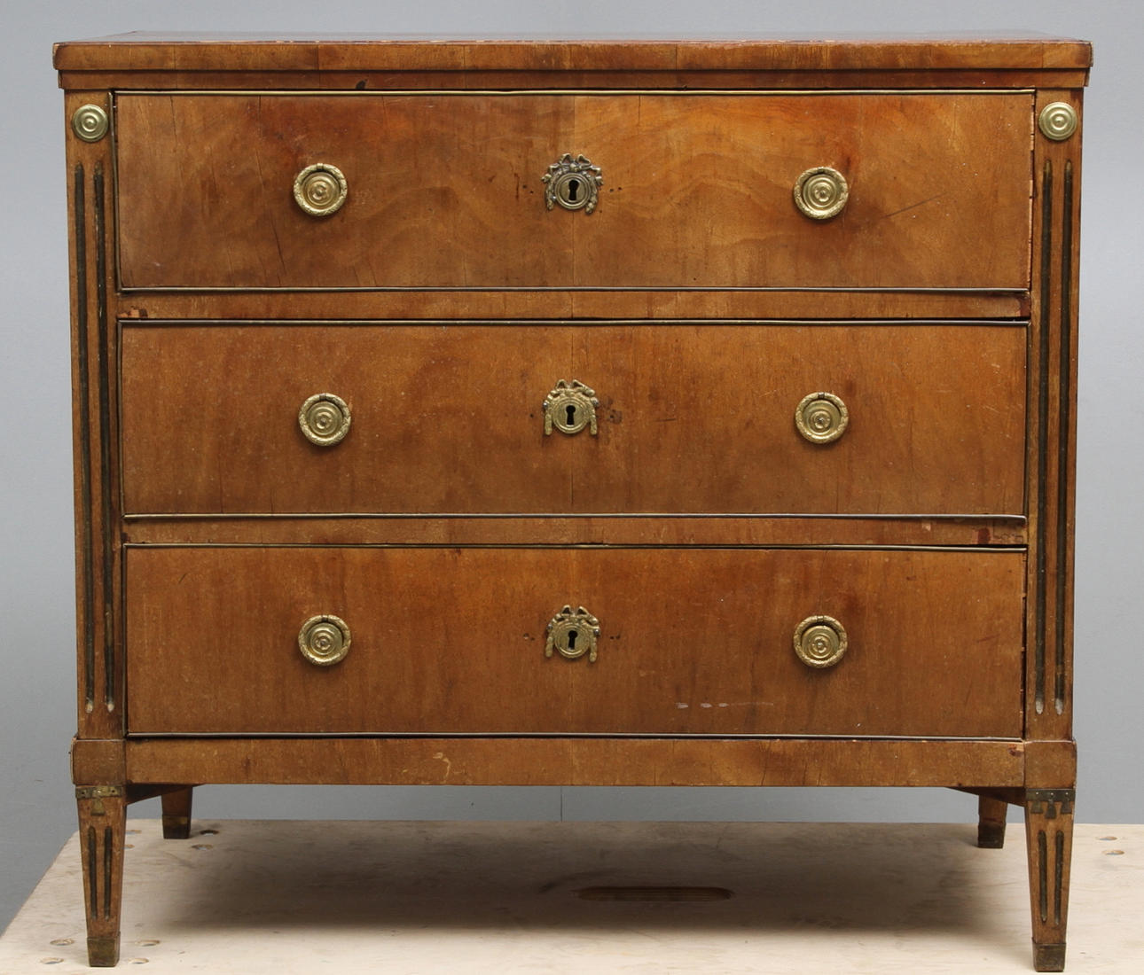 BYRÅ, sengustaviansk, omkring 1800.