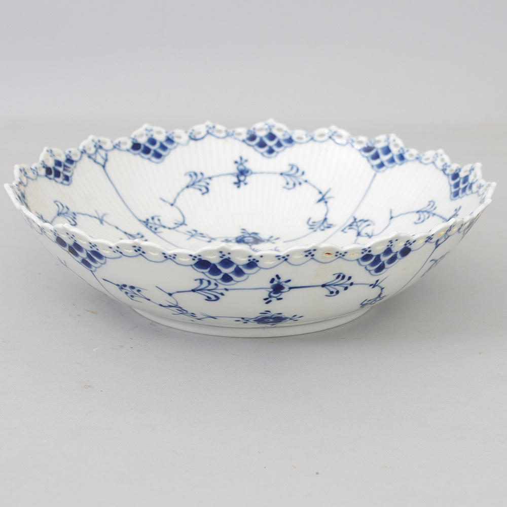 SKÅL, "Musselmalet", helblond, Royal Copenhagen.