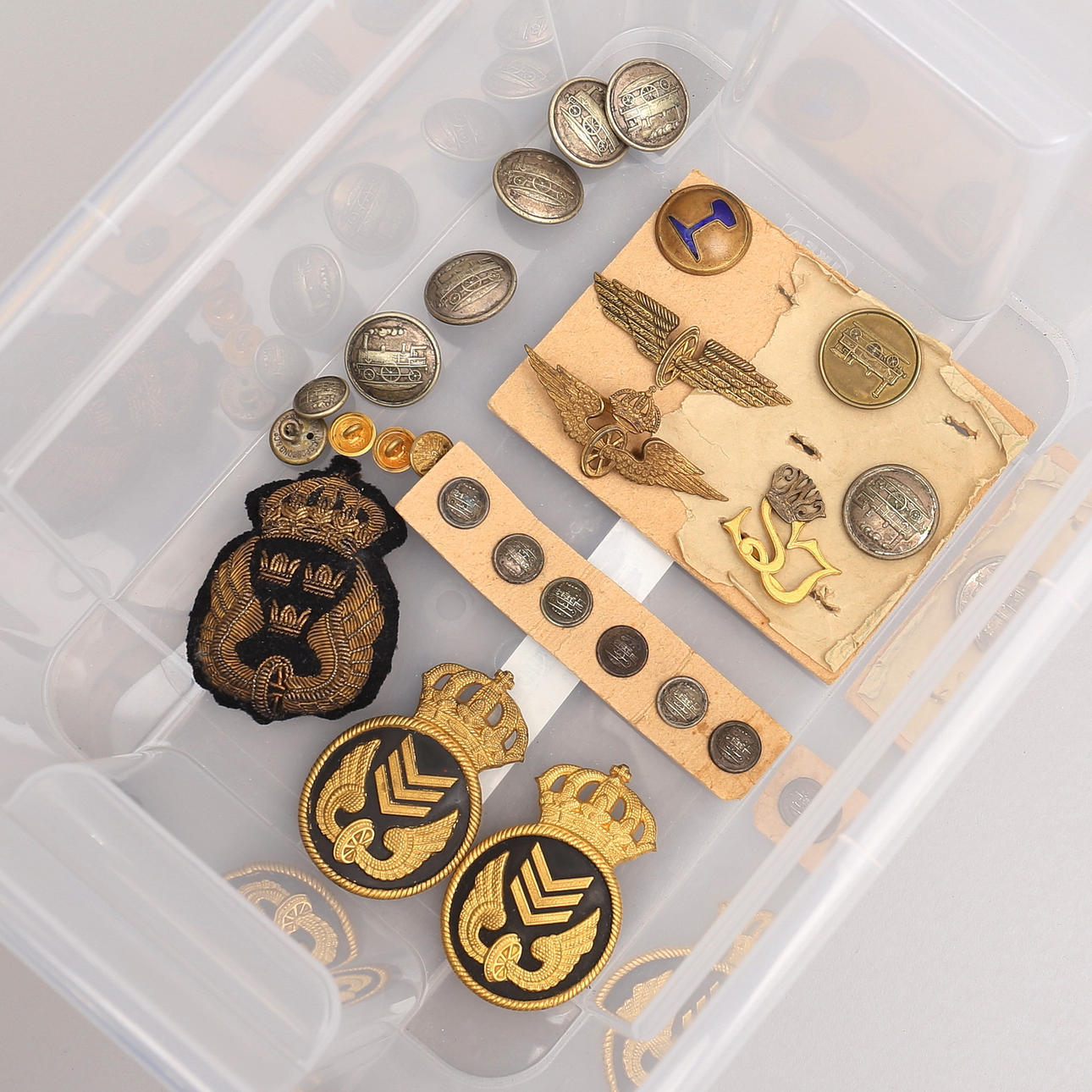 SJ BADGES/BUTTONS, 25 pcs, 1900s.