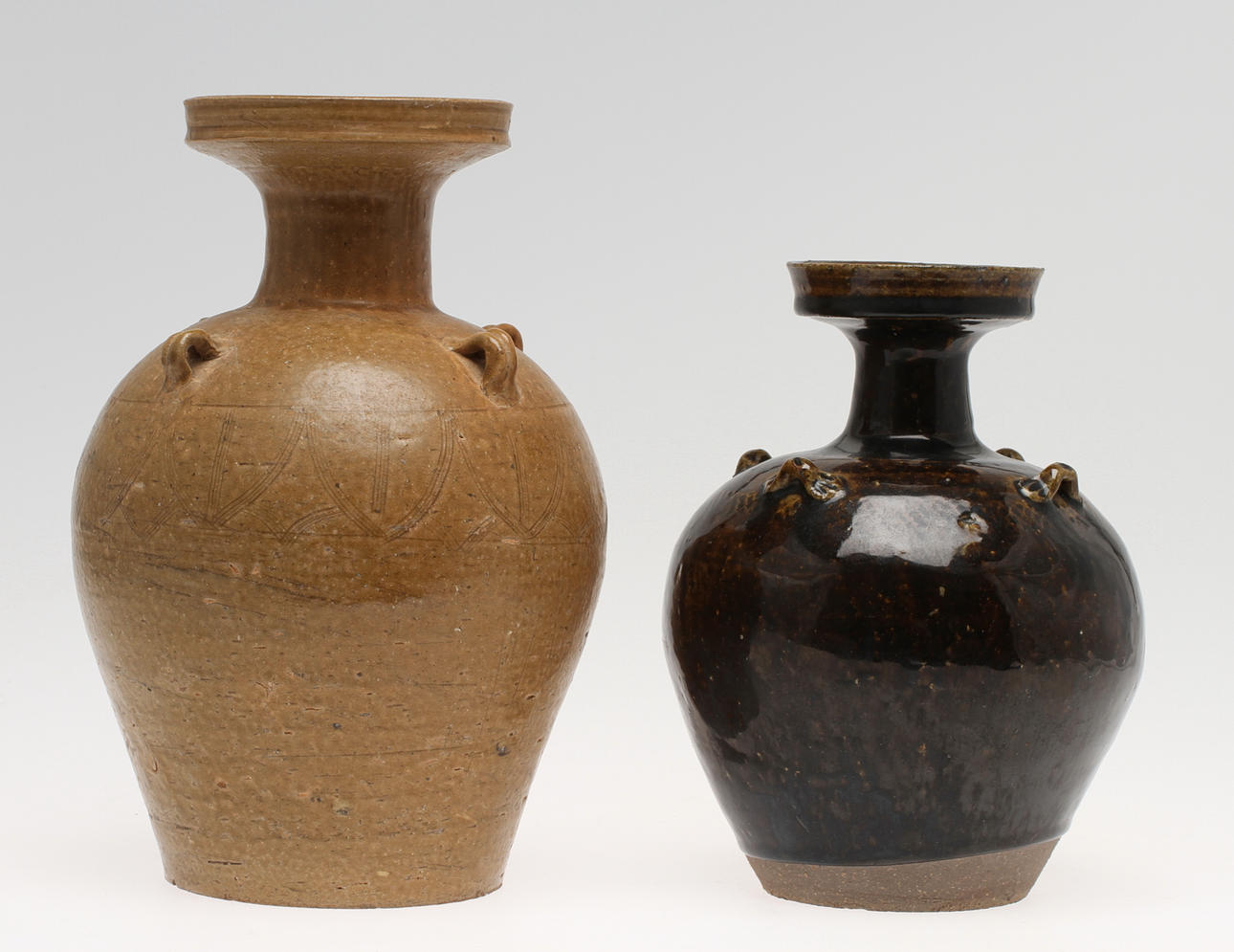 VASER, 2 st, keramik, Kina, 1900-tal.