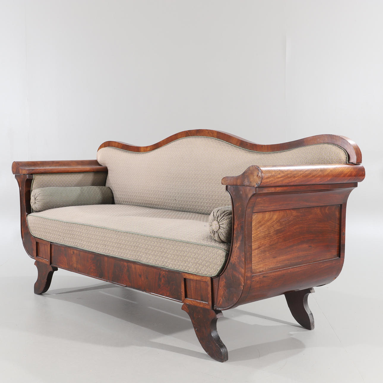 SOFÁ DE SALÓN, caoba, estilo imperio.