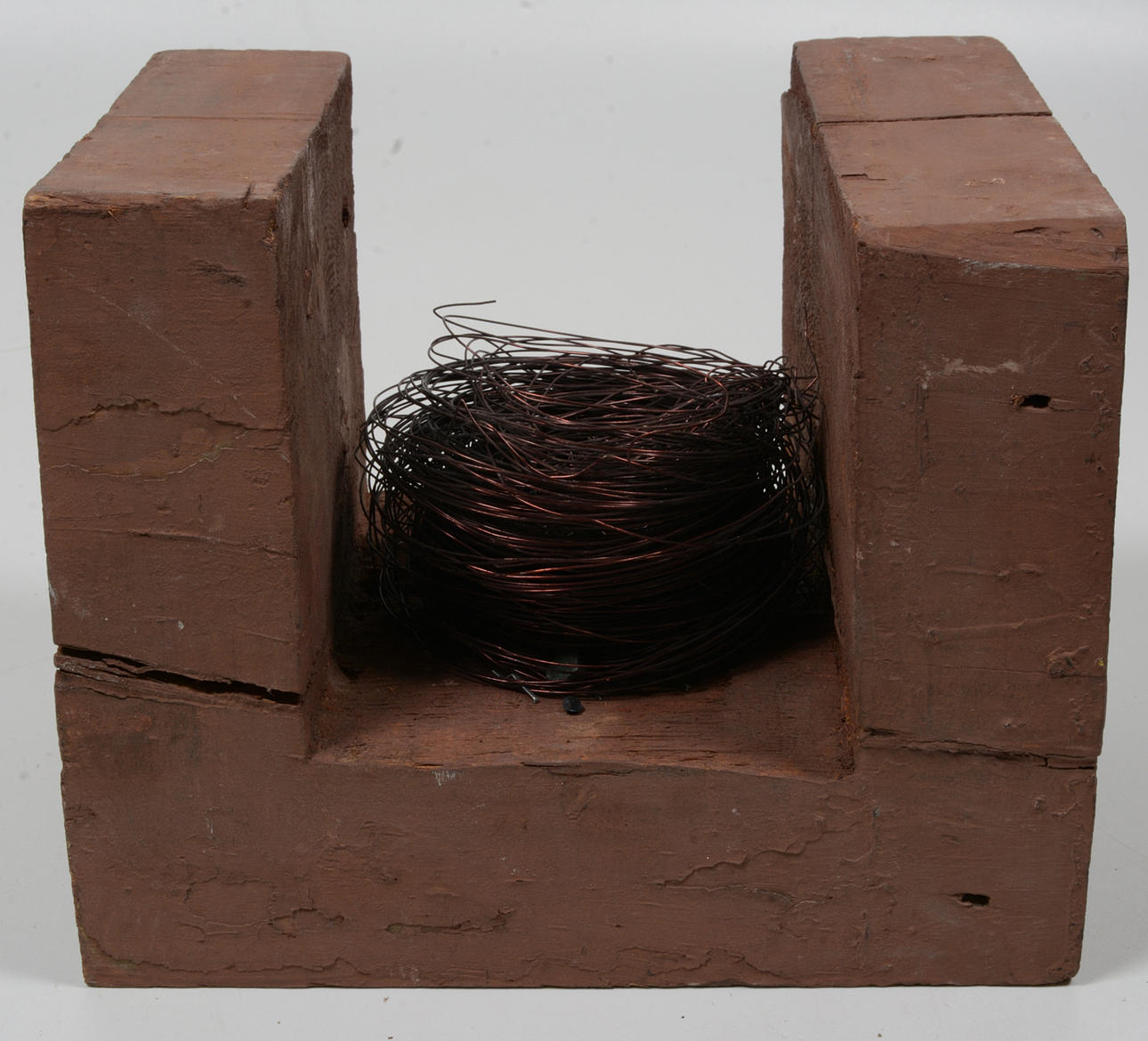 BO SÄLLSTRÖM. Veistos. Puu- ja teräslanka.