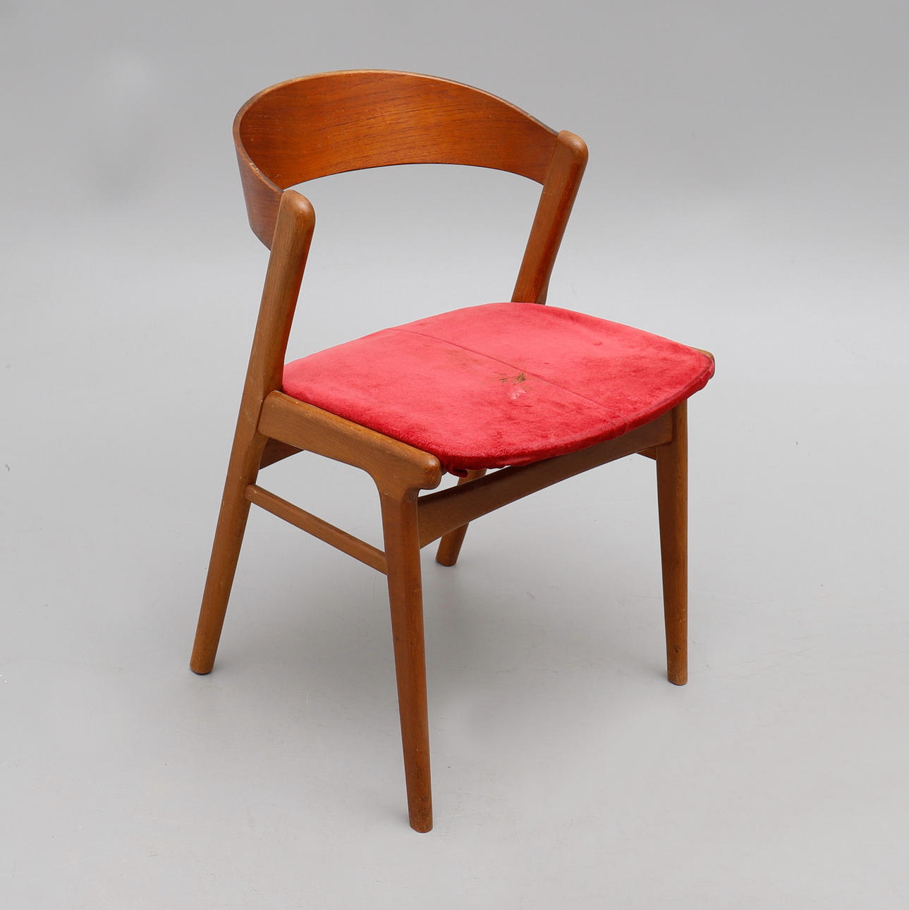 karmstol-teak-1950-60-tal-m-bler-f-t-ljer-stolar-auctionet