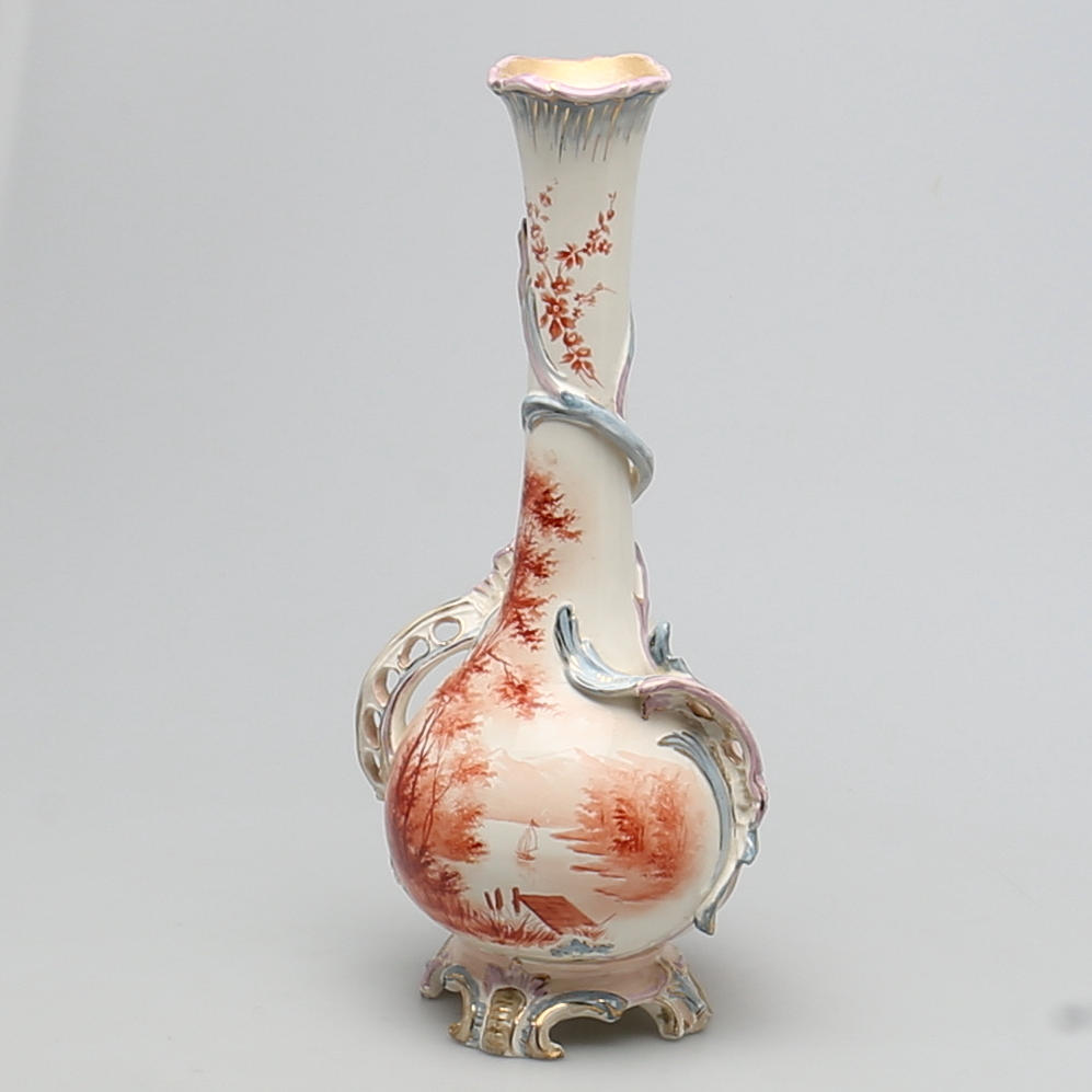 VAS i porslin, 1900-talets början, Märkt Royal Bonn, Germany.