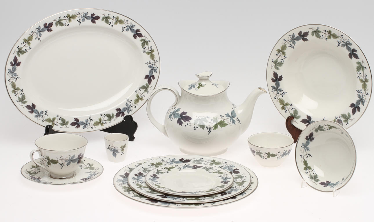 MAT- och TESERVIS, ca 77 delar, Royal Doulton, England.