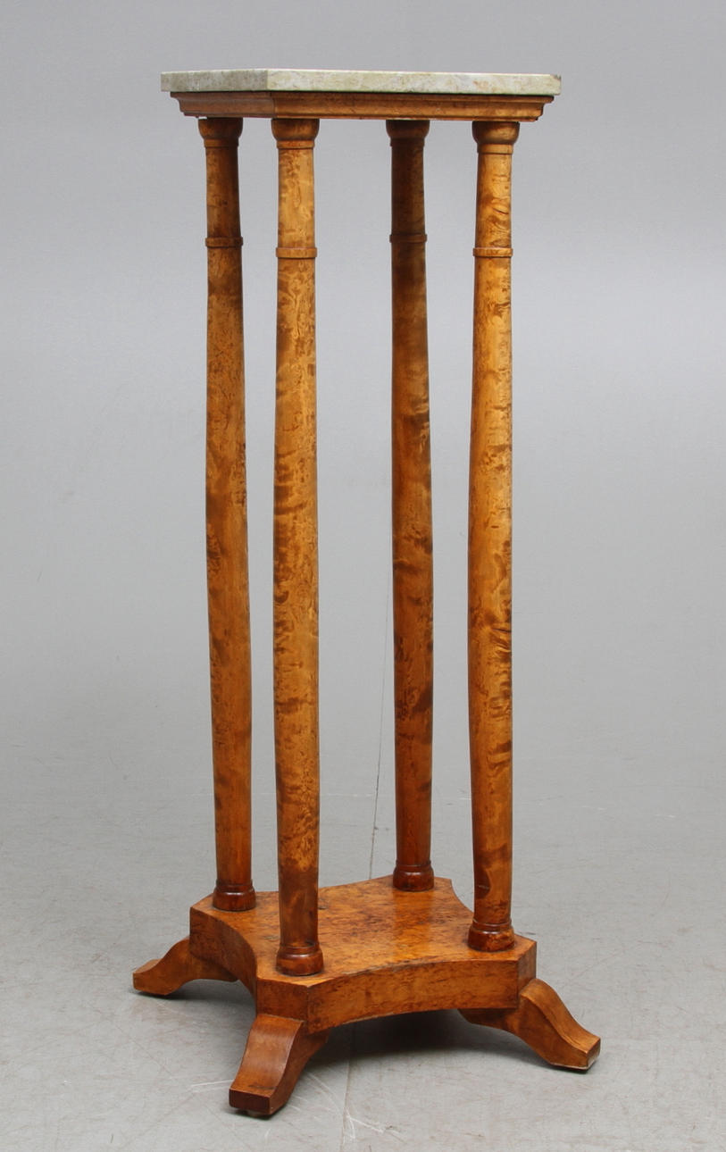 PIEDESTAL, empirestil, 1900-talets första kvartal.