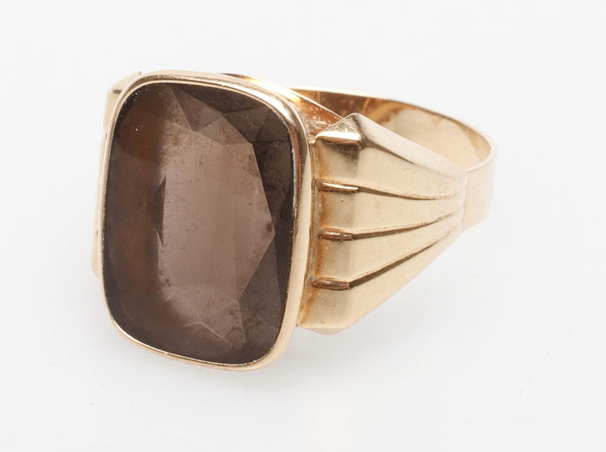 KLACKRING, 18k guld, med sten, total vikt ca 4,4 gr.