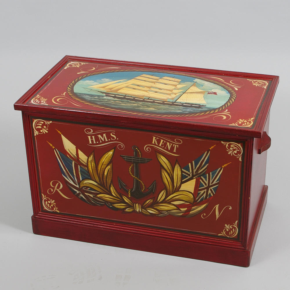 SJÖMANSKISTA, målat trä, HMS Kent.