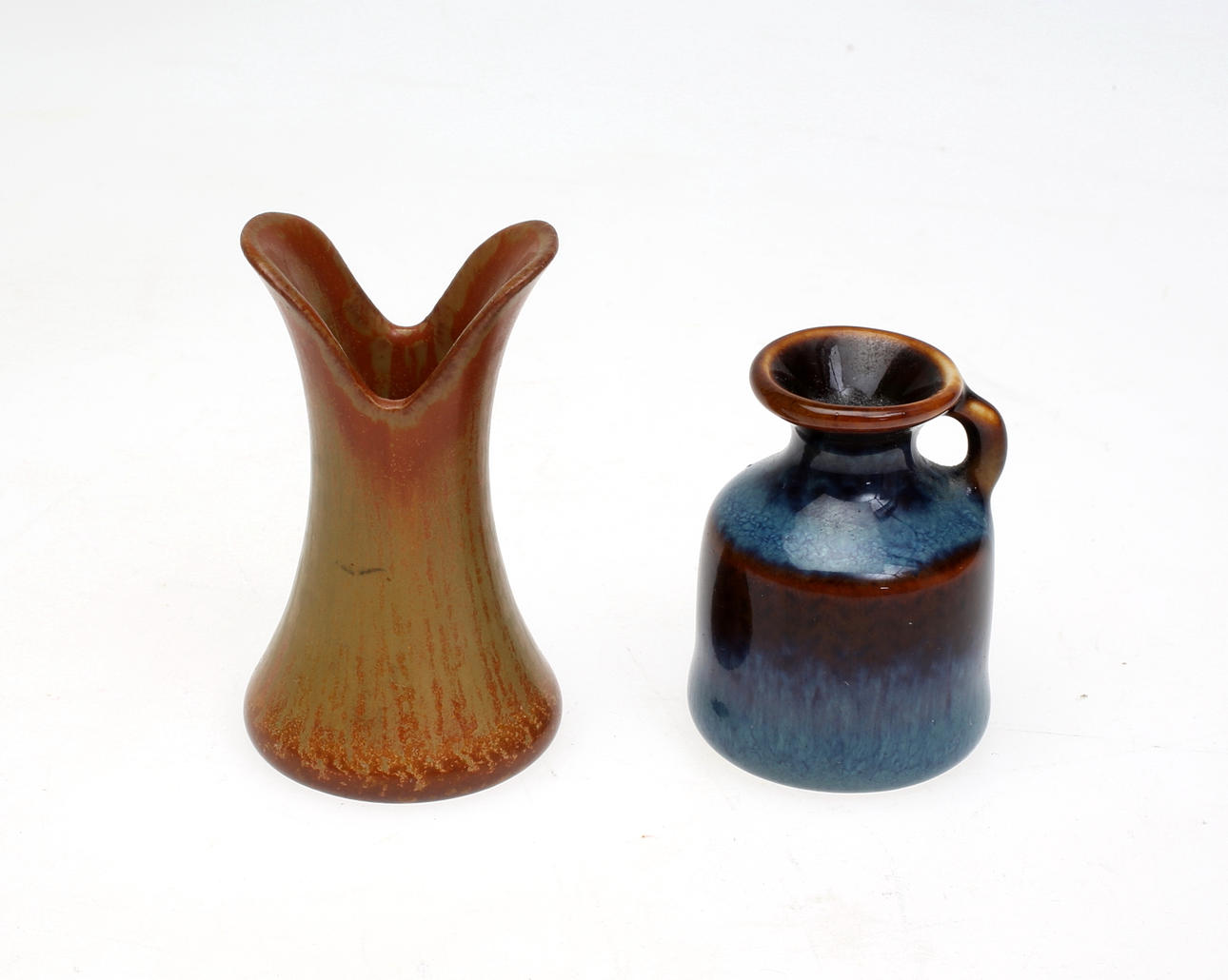 MINIATYRVASER, 2 st, Rörstrand, G Nylund och H Bengtsson.