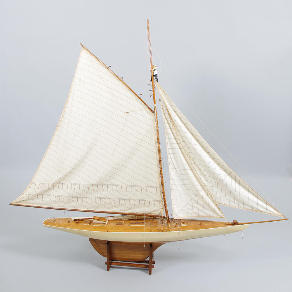 FARTYGSMODELL, segelbåt i trä.