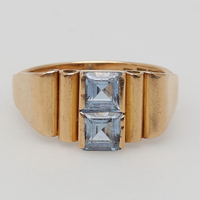 RING i gulguld 18K med 2 st akvamarinstenar.