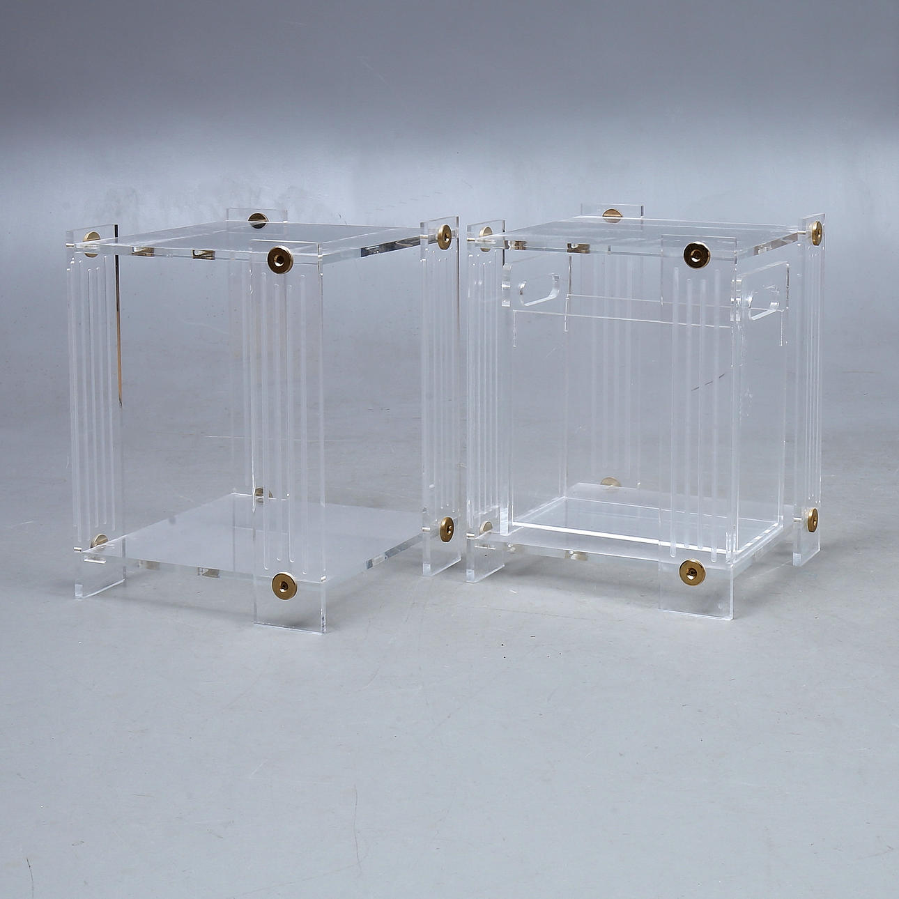BEDSIDE TABLE / LAMP TABLE, plexiglass and brass, 1900/2000s.