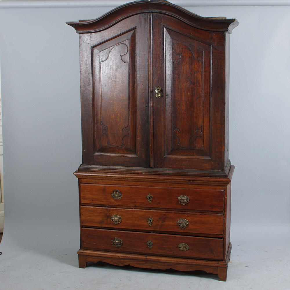 SKÅP MED LÅDUNDERREDE, fur/ek, 17/1800-tal.