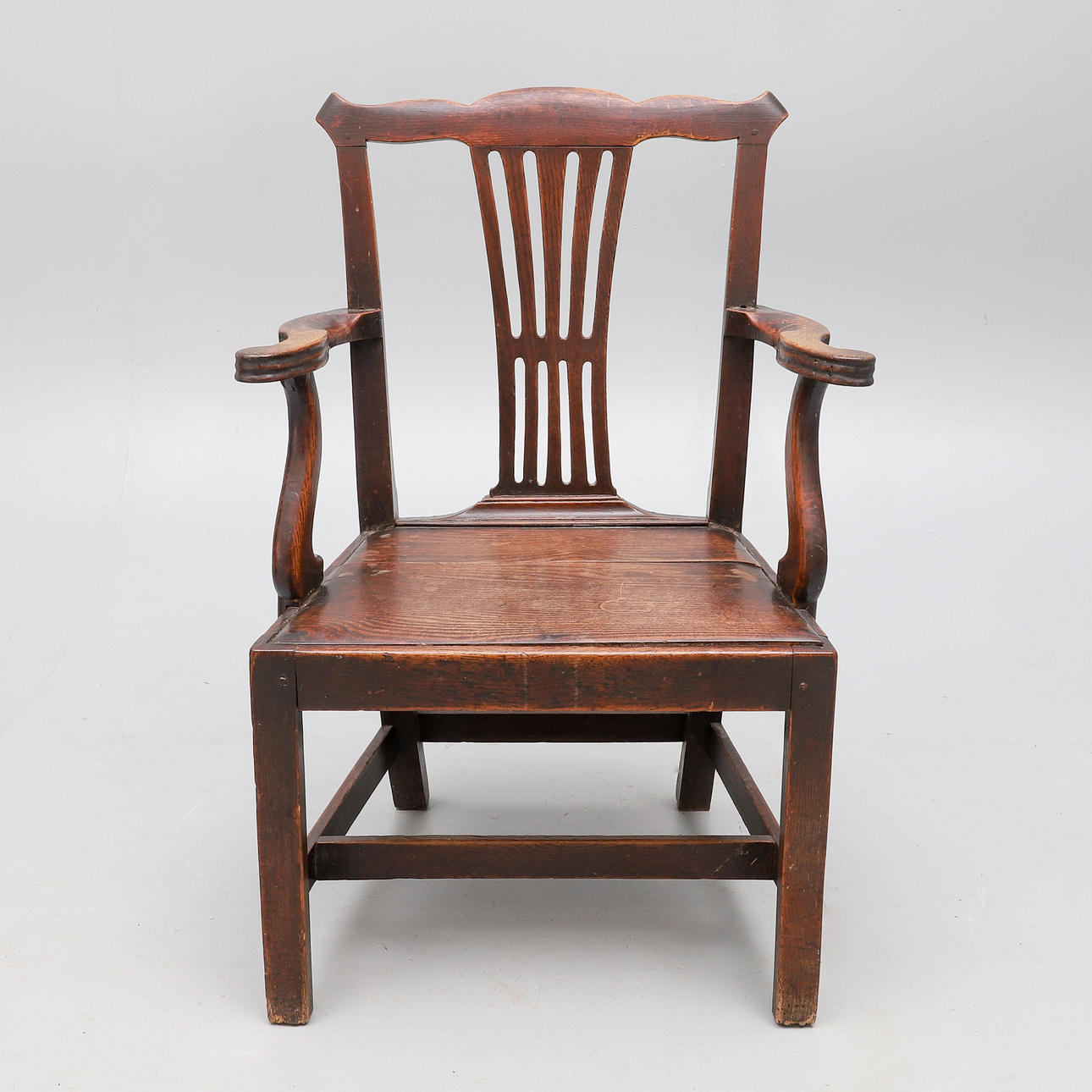 UNA SILLA GEORGE III ROBLE BRAZO ABIERTO CODO.