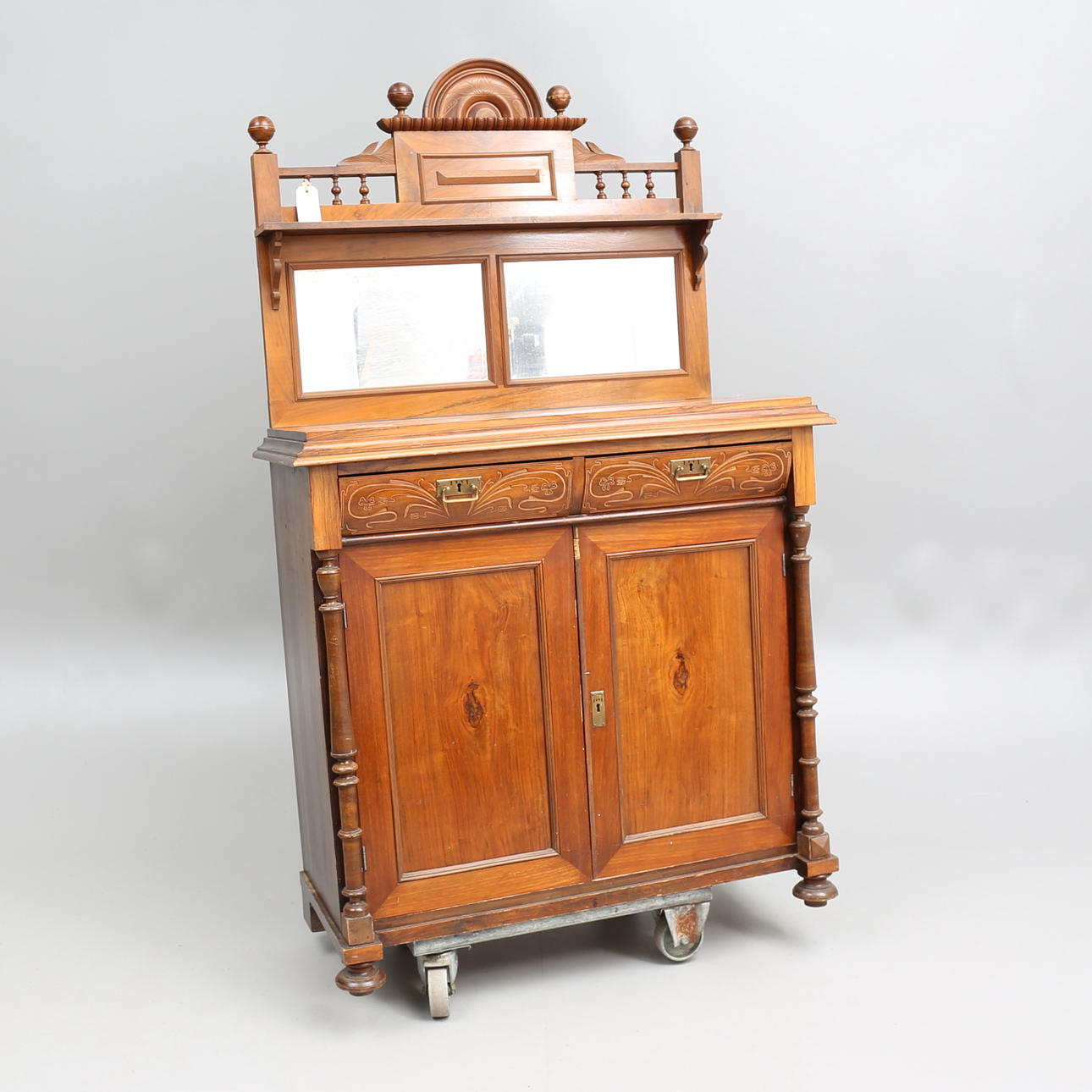 SPEGELSKÄNK, nyrenässans, 1800-talets slut.