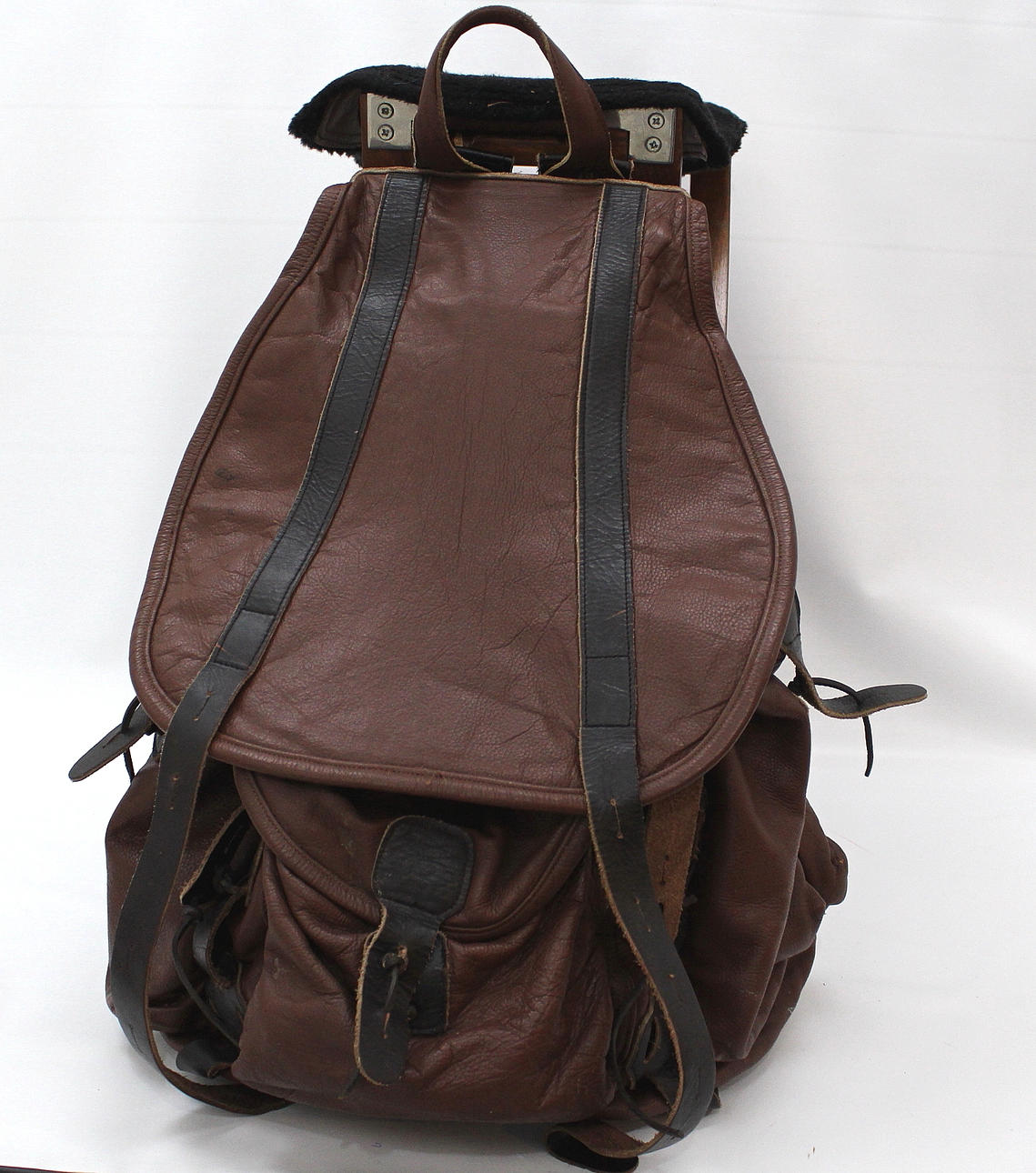 JAKTRYGGSÄCK av skinn 1900-tal.