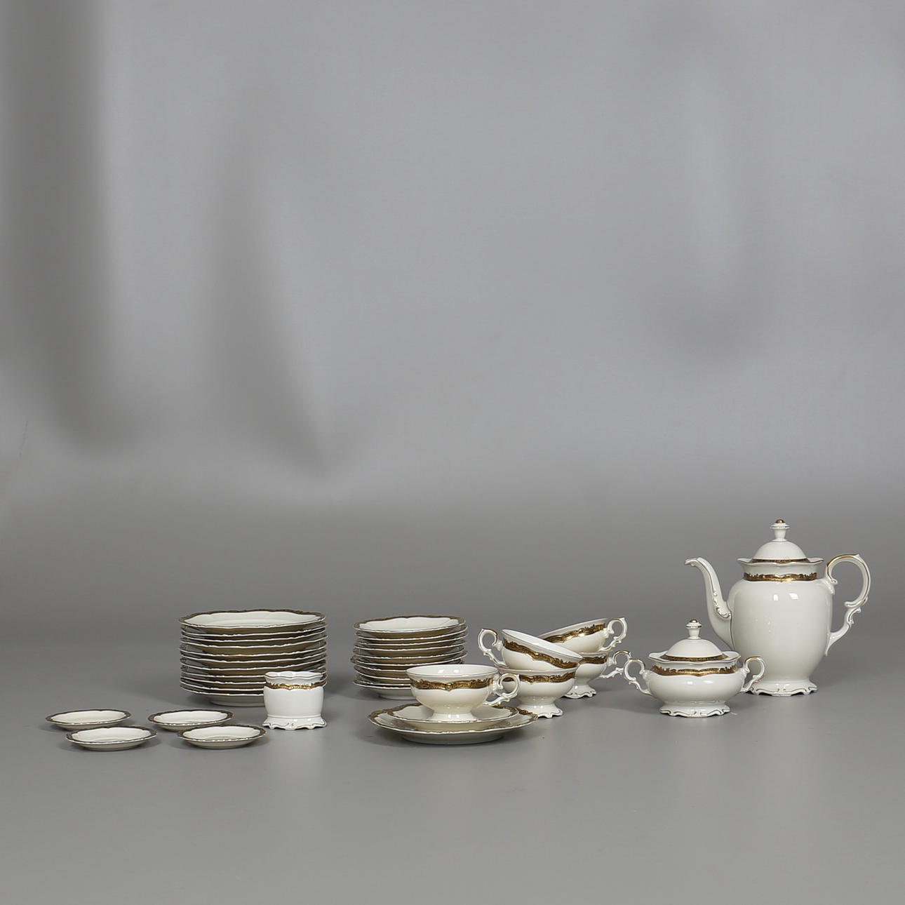 KAFFESERVIS, 33 delar, porslin, Royal Crown, KPM, Tyskland.