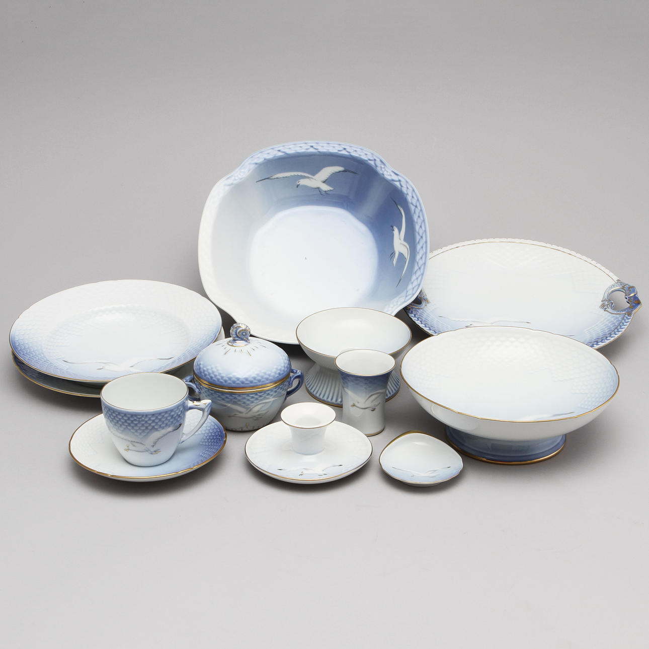 MAT o KAFFESERVIS, 91 delar, porslin, "Måsen", Bing o Gröndahl samt Royal Copenhagen.