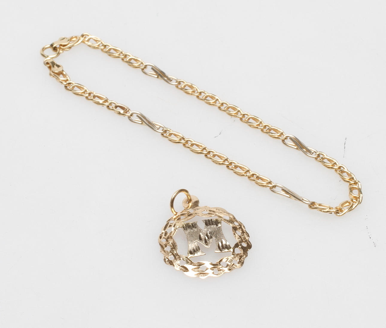 ARMBAND samt HÄNGE, 18k guld, vikt ca 3,2 gr.