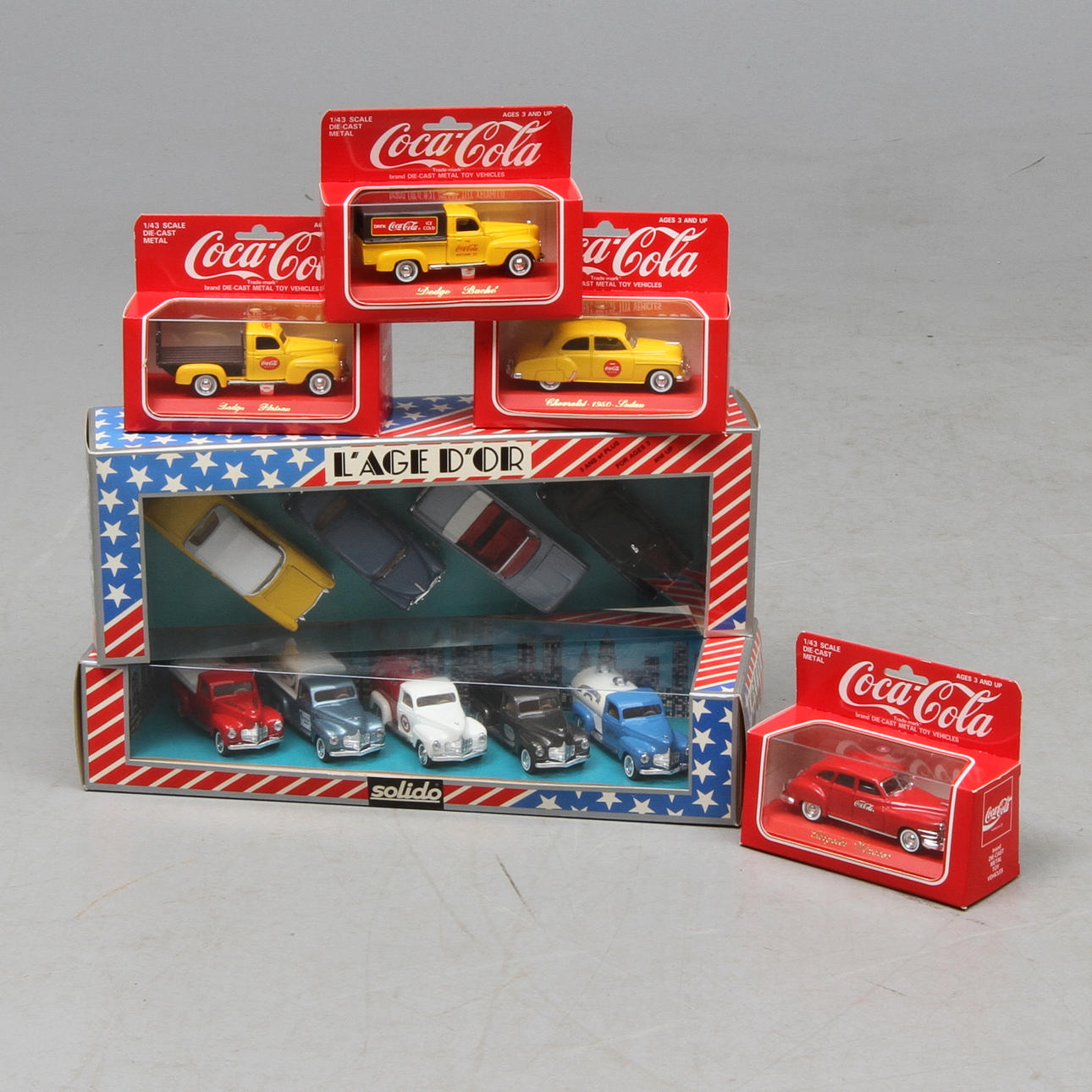 MODELLBILAR SOLIDO L'AGE D'OR och Coca Cola 13 stycken i originalkartonger.