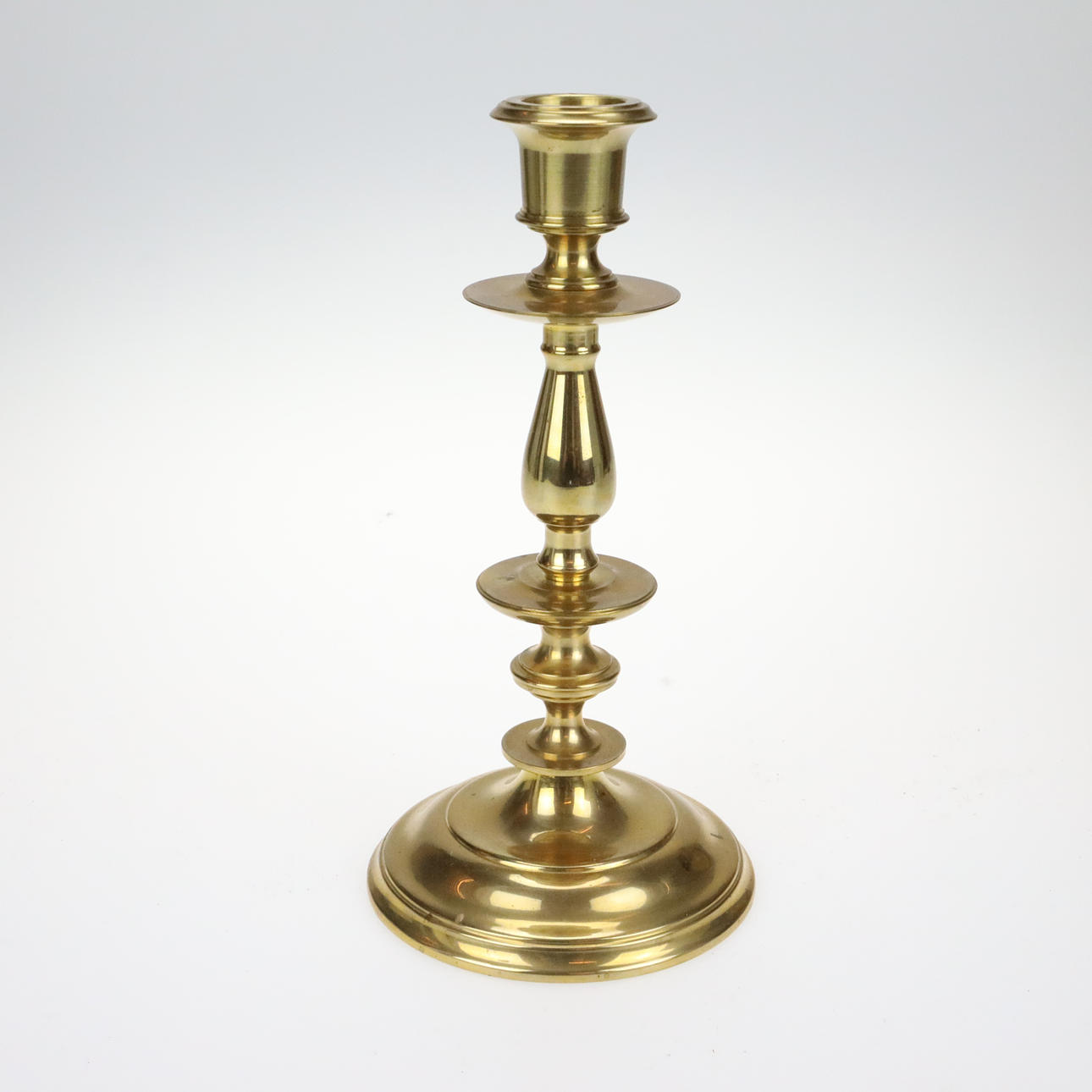 LJUSSTAKE,Skultuna,1607,mässing.