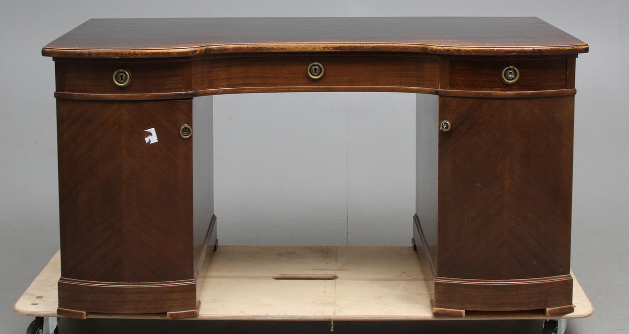 SKRIVBORD, mahogny, 1900-talets första kvartal.