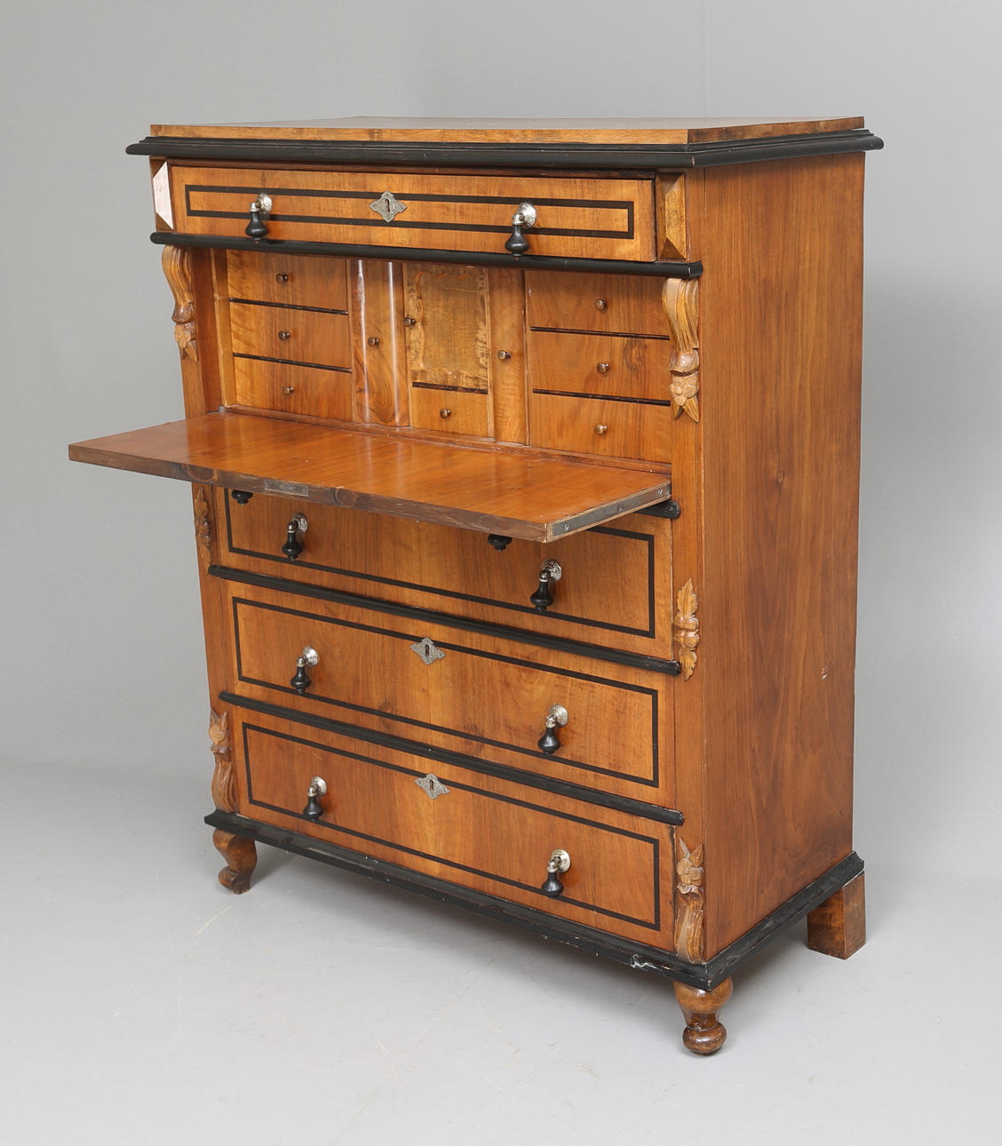 CHIFFONJÉ, 1800-talets andra hälft.