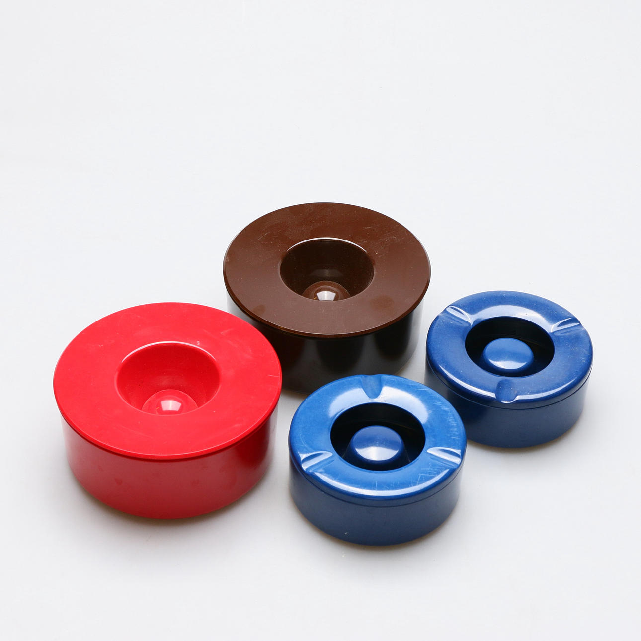 ASHTRAYS, 4 pcs, Melamine, Gustavsberg and Waca.