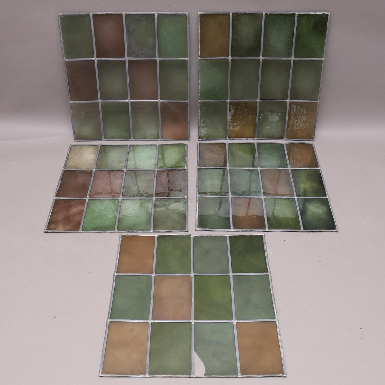 VENTANAS, 5 piezas, vidrio emplomado de color.