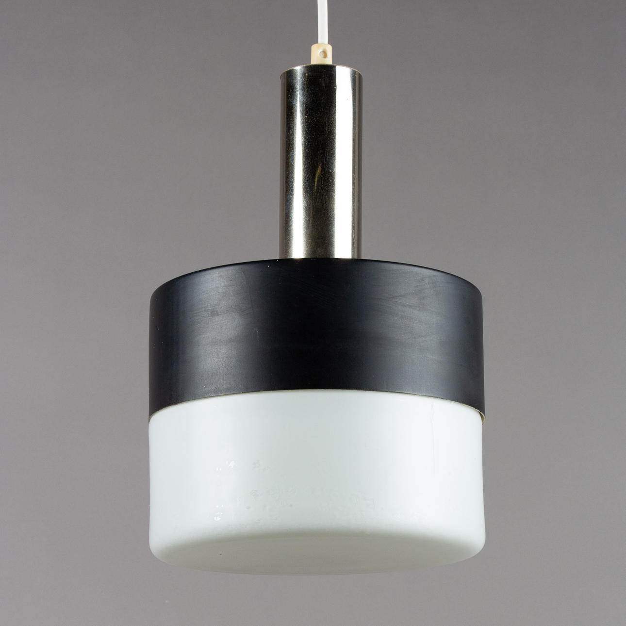 Riippuva valaisin, lasi, metalli.