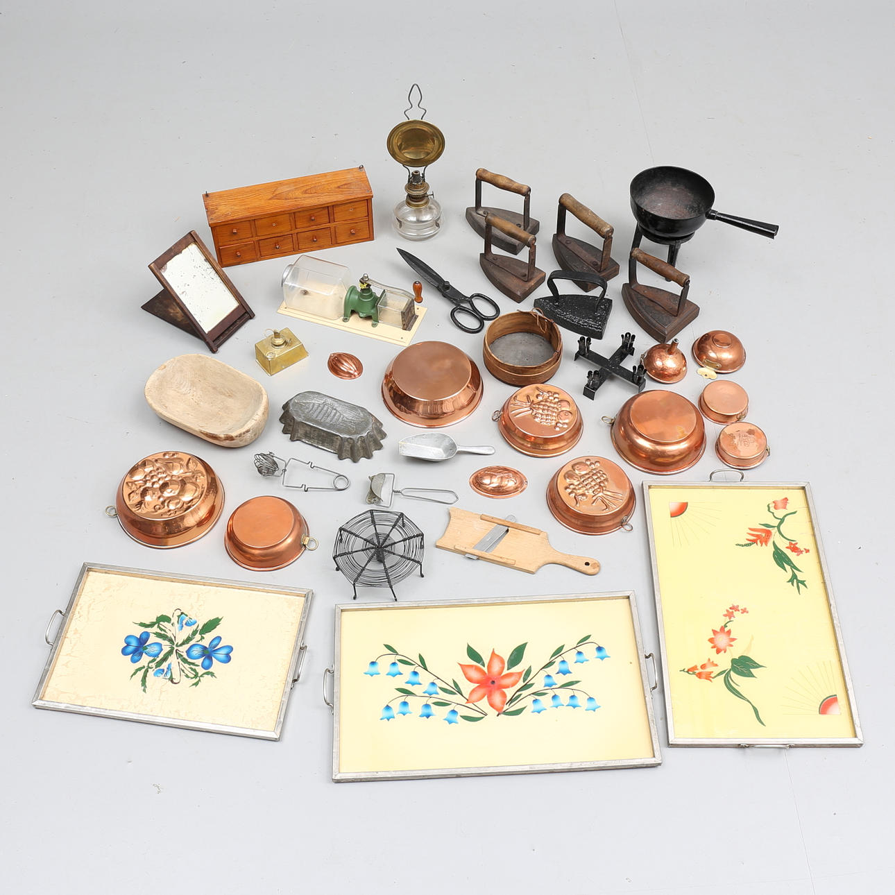 PARTI DIVERSE, 34 delar, allmoge, luffarslöjd, m.m, 18/1900-tal.