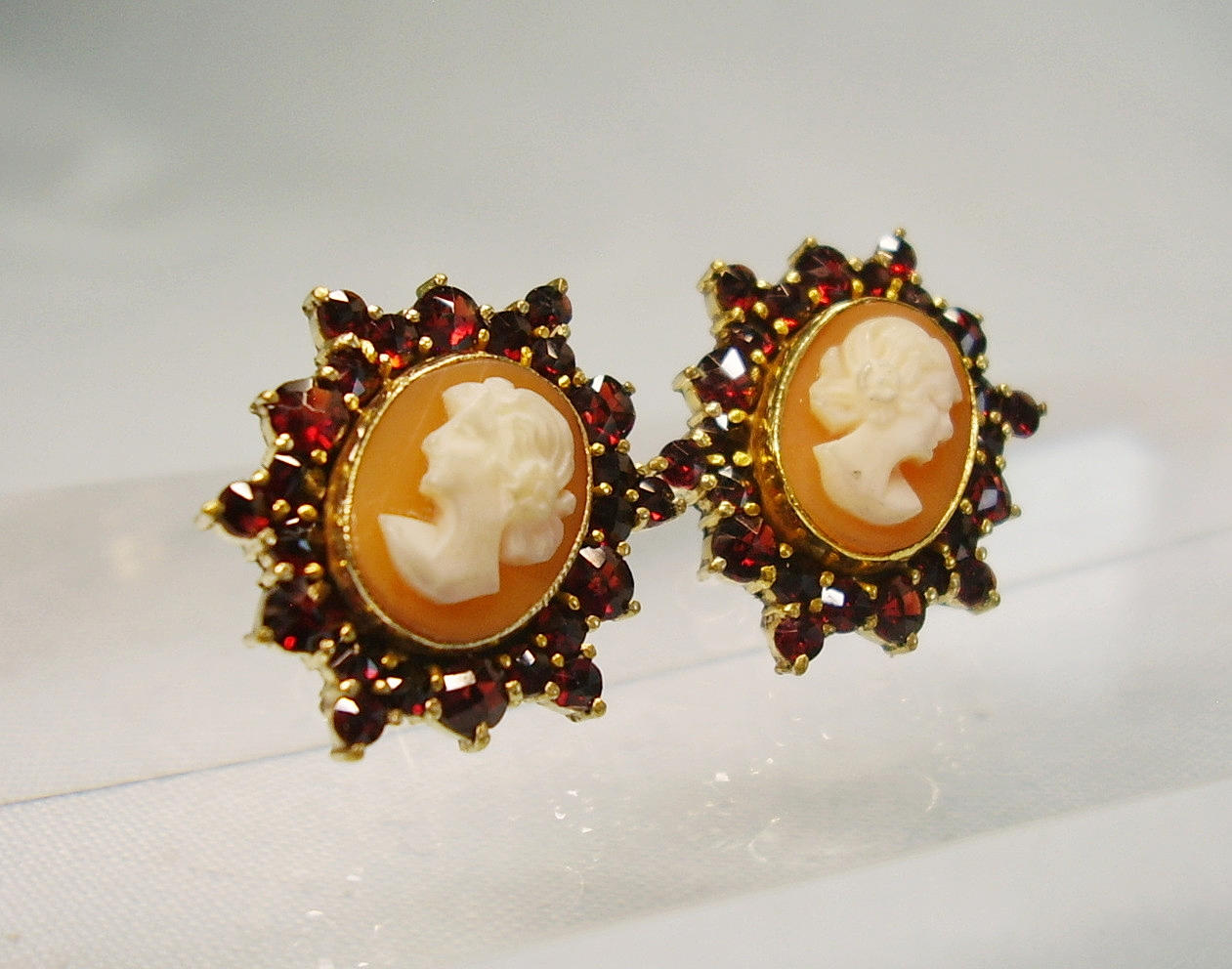 EARRINGS ANTIQUE SHELL & GARNET.