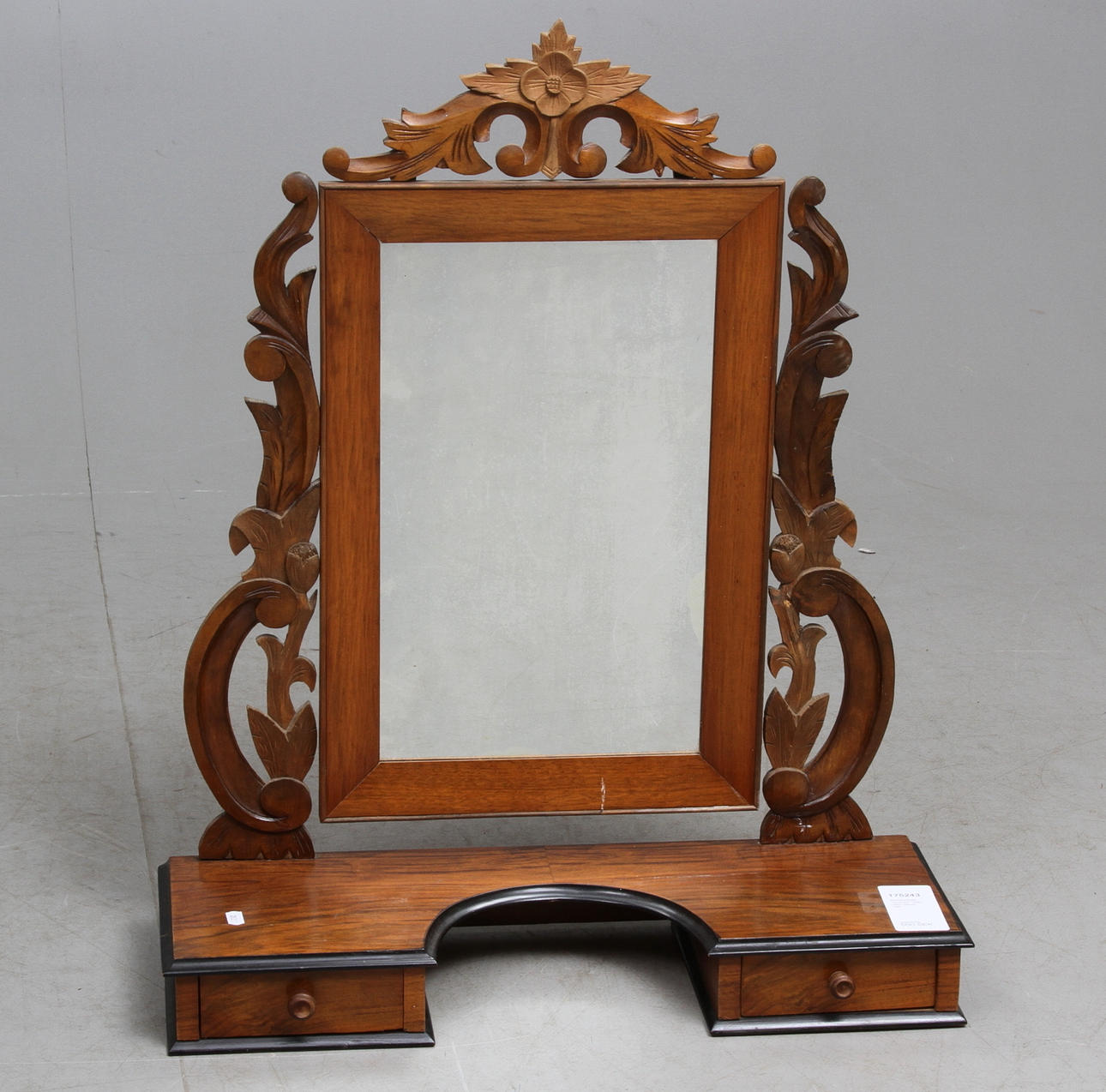 BYRÅSPEGEL, nyrokoko, 1800-talets senare hälft.