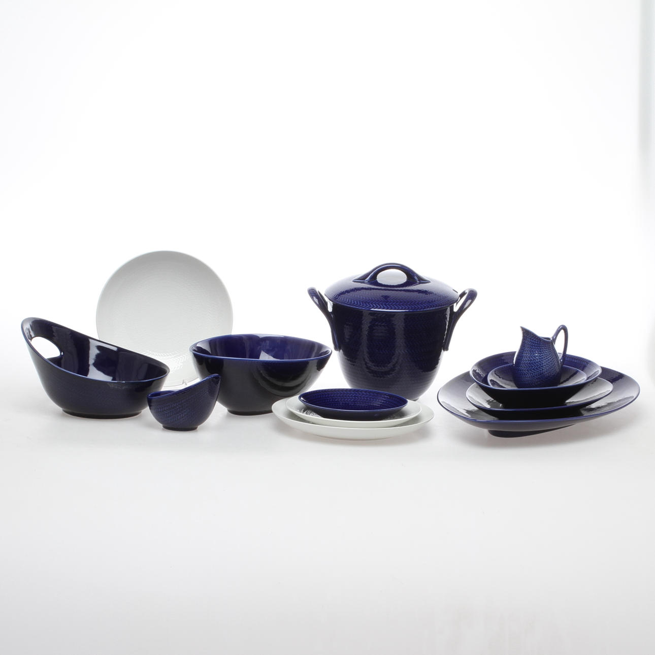 SERVISDELAR, 31 delar, flintgods, "Blå Eld", Hertha Bengtsson, Rörstrand.