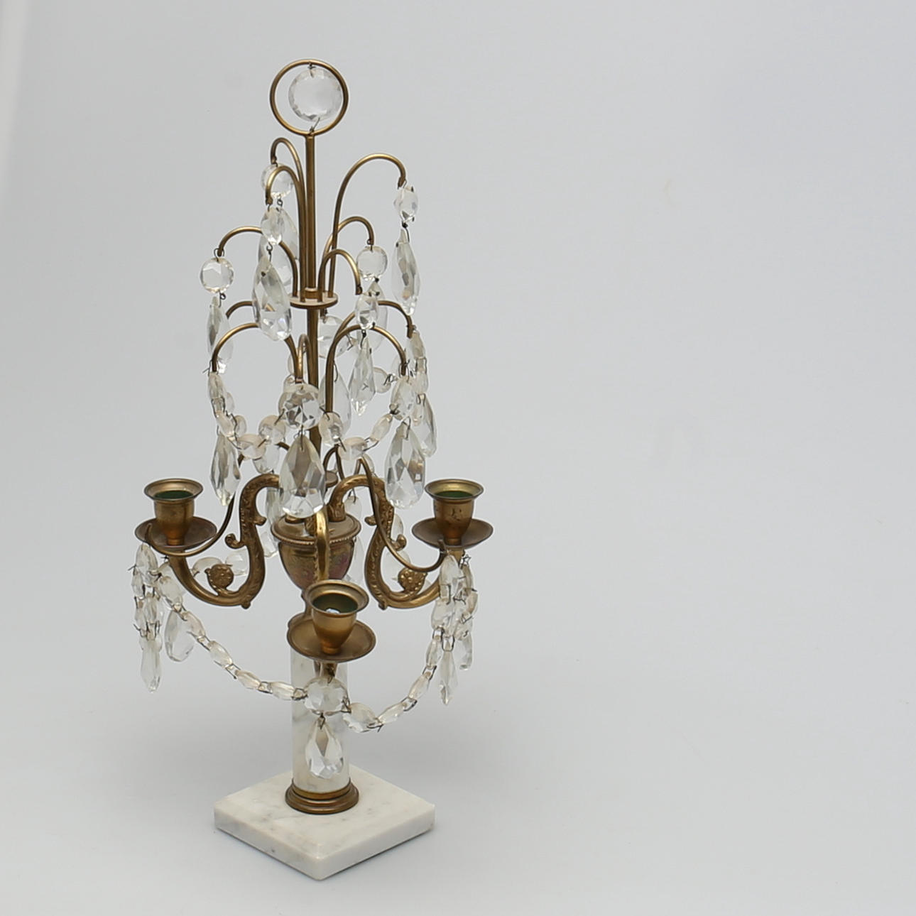 BORDSLYSTER, 3 ljusarmar, 4 våningar, 1900-tal.