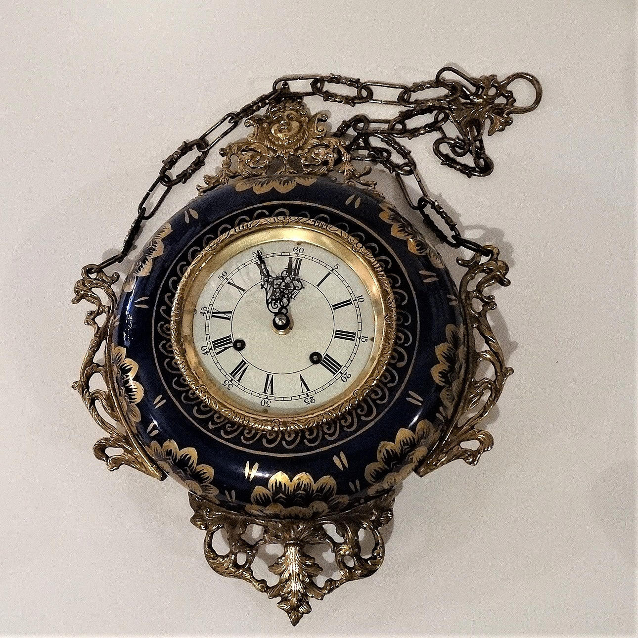 RELOJ DE PARED, inscrito Walt, hacia 1950.