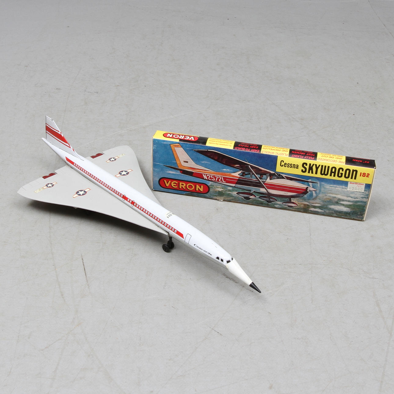 FLYGPLAN CONCORDE JOUSTRA Frankrike, plåt och plast. Byggsats balsa VERON Cessna.