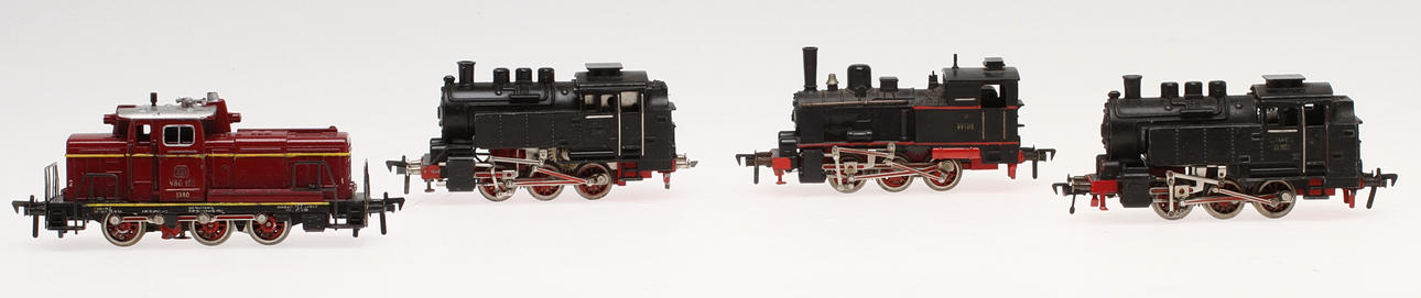 MODELLTÅG FLEISCHMANN 2 stycken 1320, 1321 och 1379.