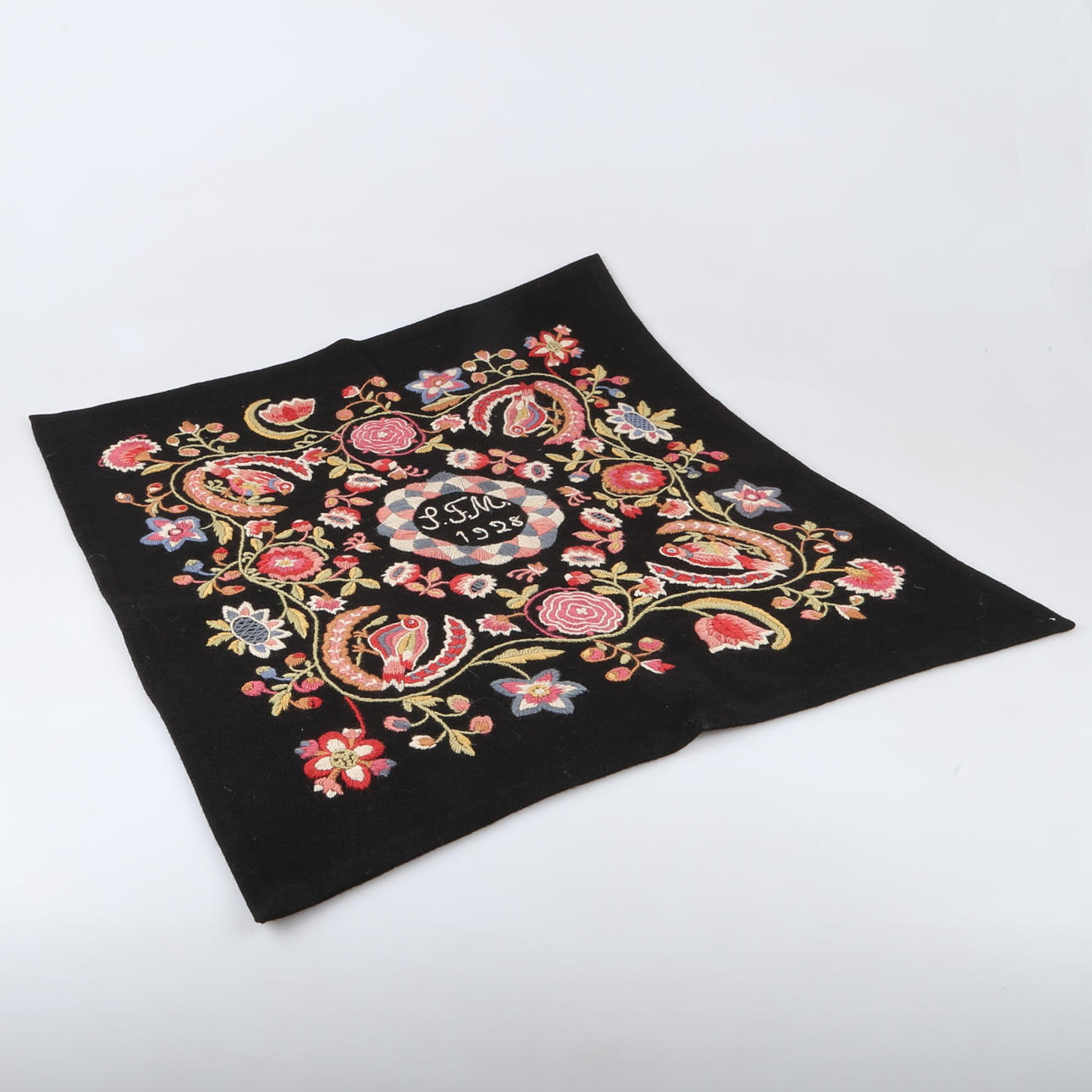 YLLEBRODERI, Skåne, daterat 1928.