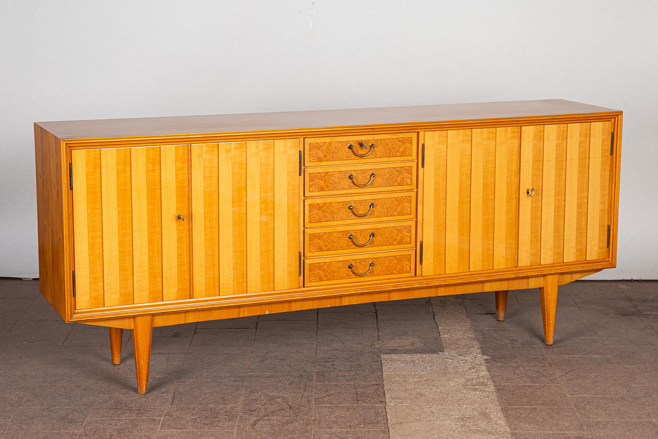 Sideboard, Kirschbaum, Messing, 1950er Jahre.