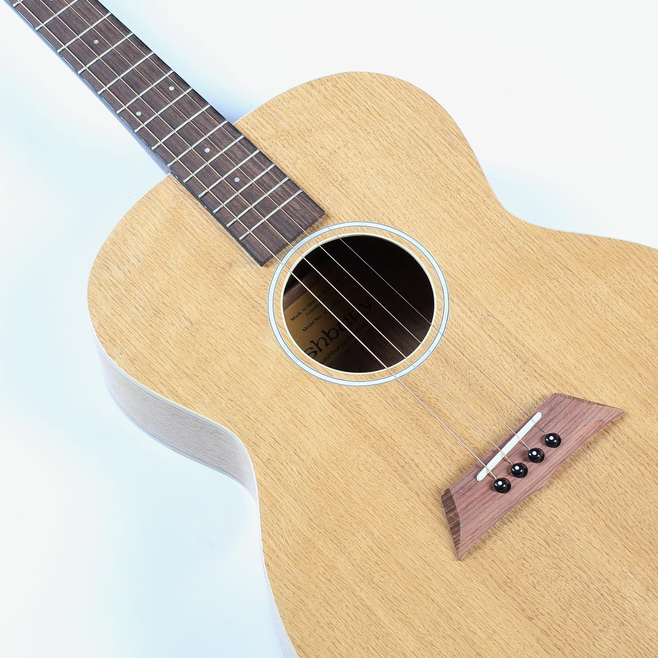 TENORGITARRE, AT 40, Ashbury, Etikett markiert.