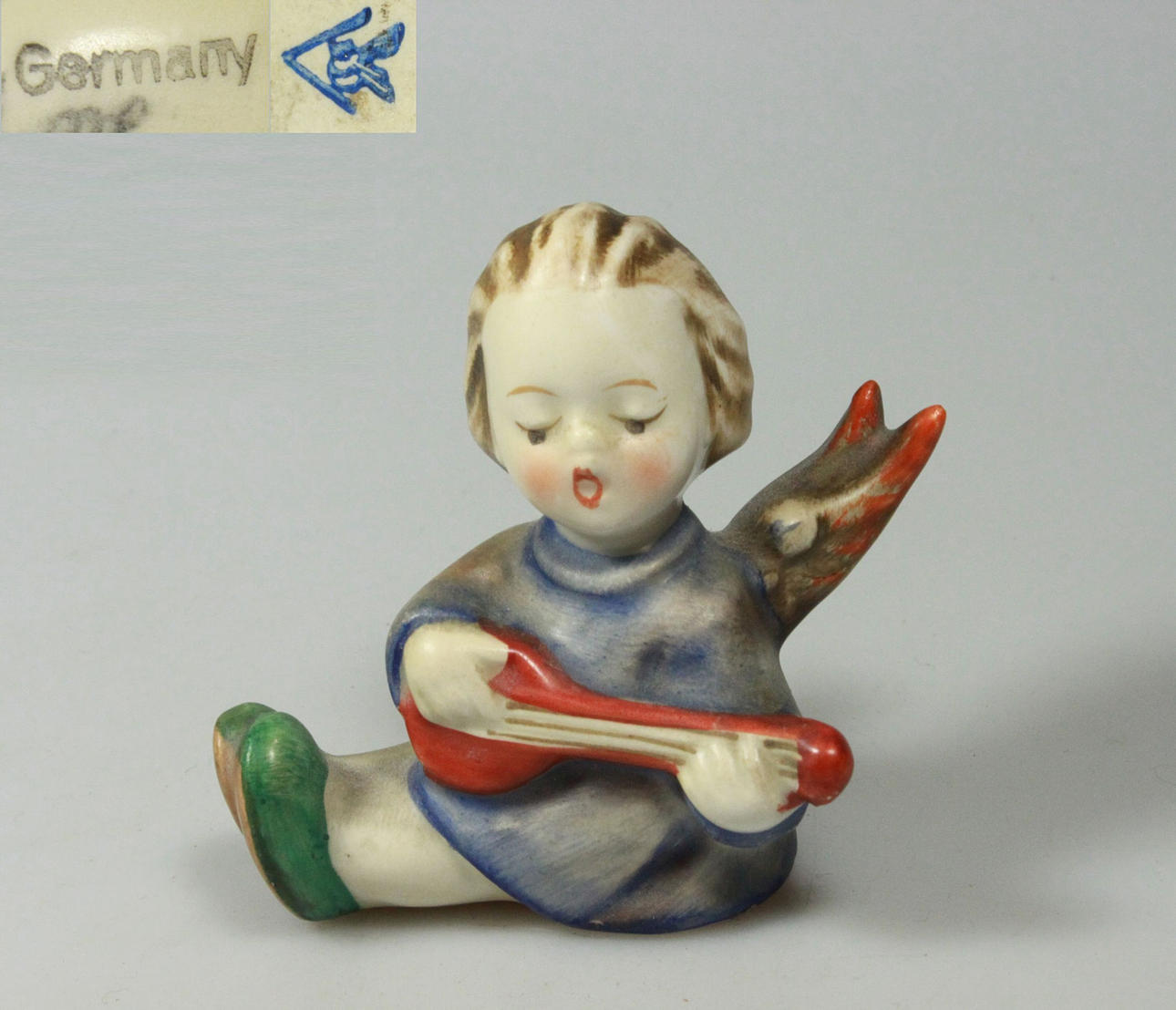 M. J. HUMMEL. liten ängel.