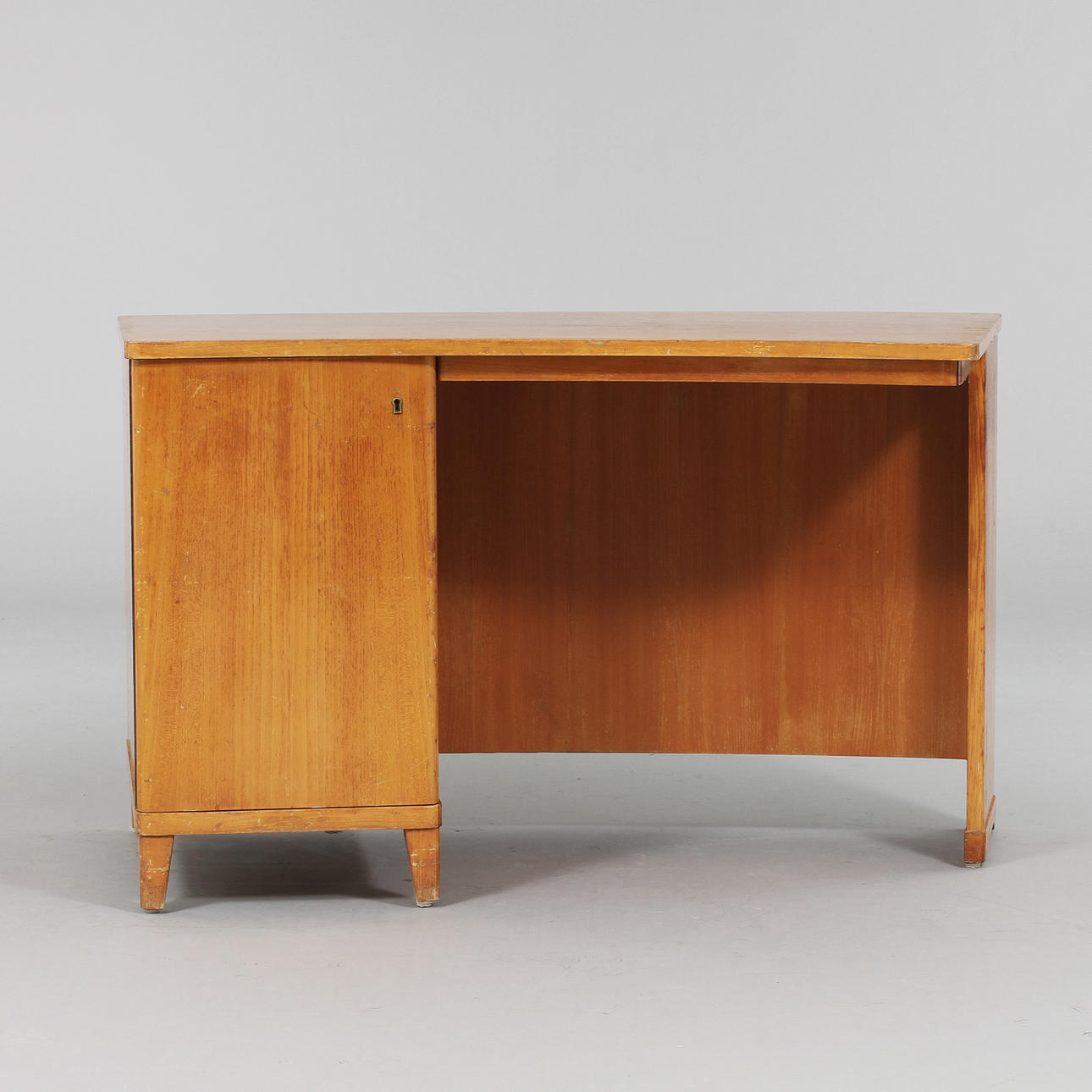 SKRIVBORD, 1900-talets tidigare hälft.